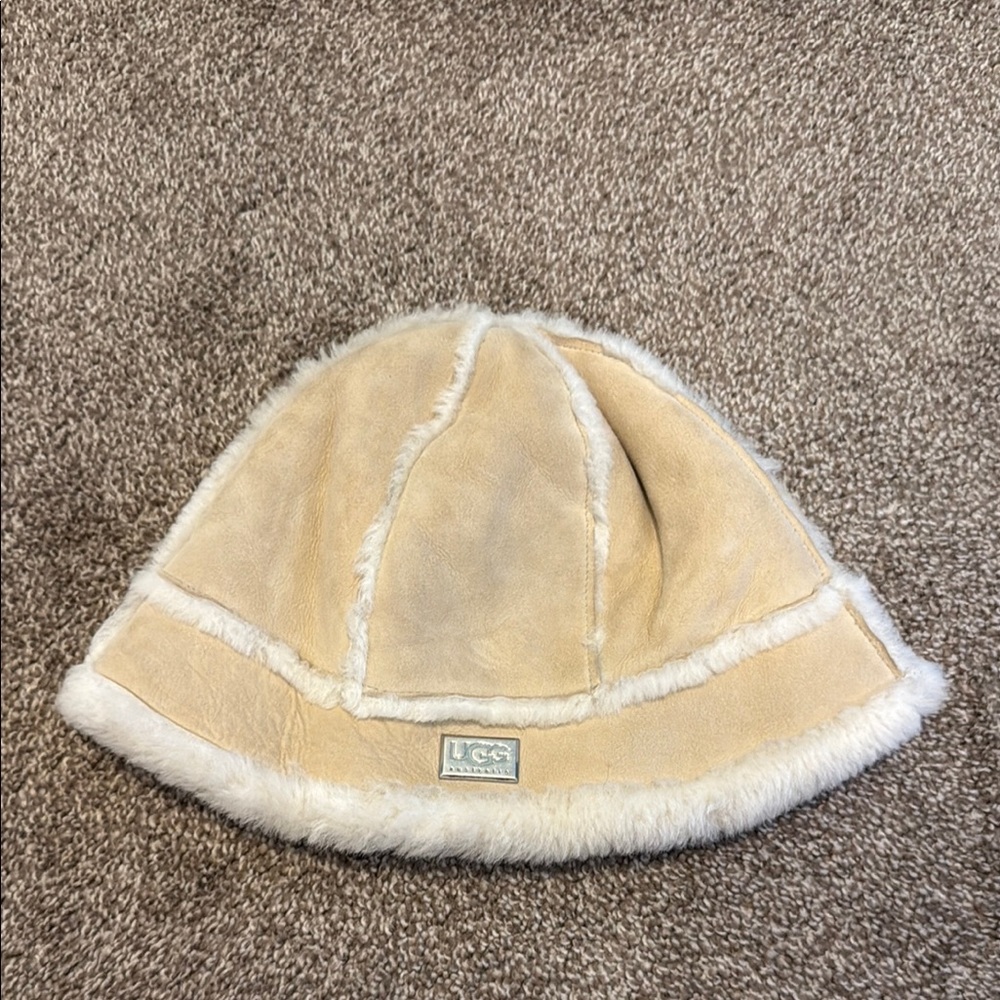 UGG shearling Bucket Hat